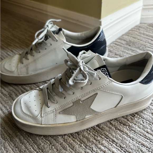 Like New w Box Golden Goose Stardan with ice-gray suede star and black heel 36 - Picture 9 of 10